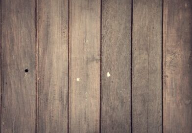 Panele ścienne imitujące drewno w stylu loftowym – jakie modele wybrać?