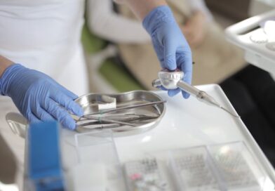 Jak często trzeba zgłaszać się na kontrole po leczeniu periodontologicznym?